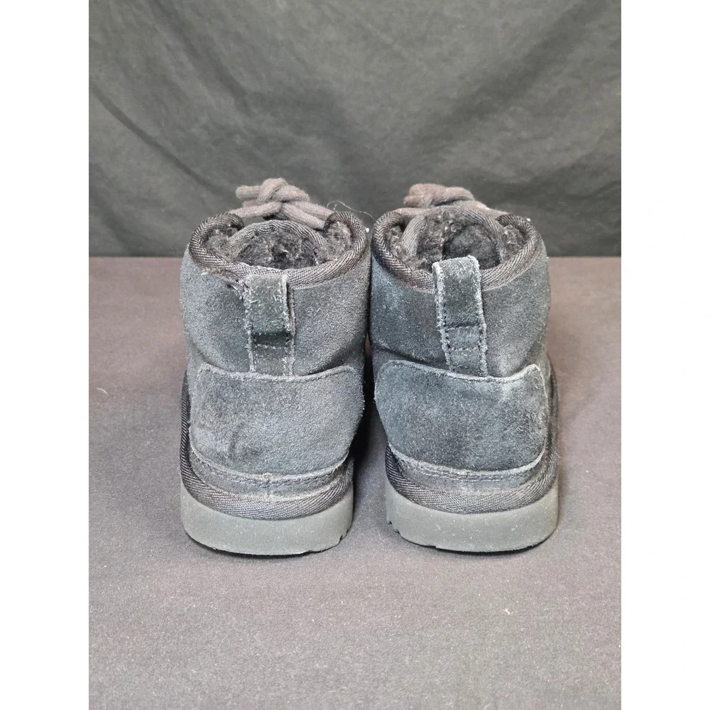 UGG Neumel Black Suede Sheepskin‎ Lined Chukka Boots Kids Size 13 1017320K